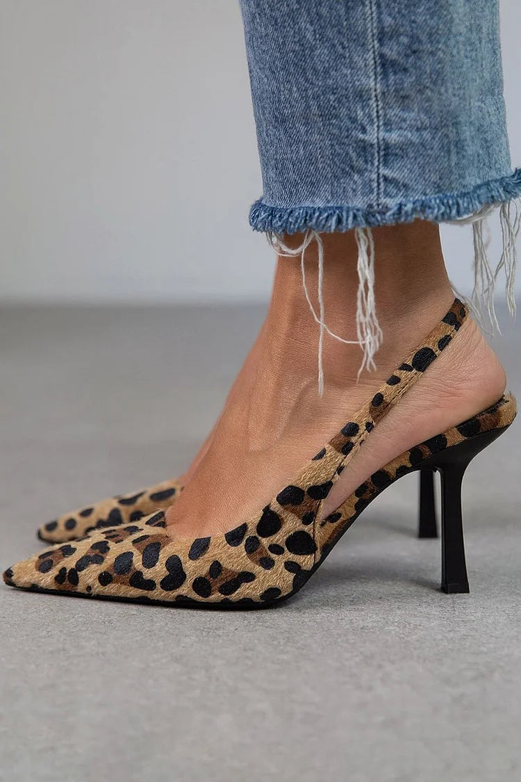 Laura | Elegant animal print neckline for a bold style
