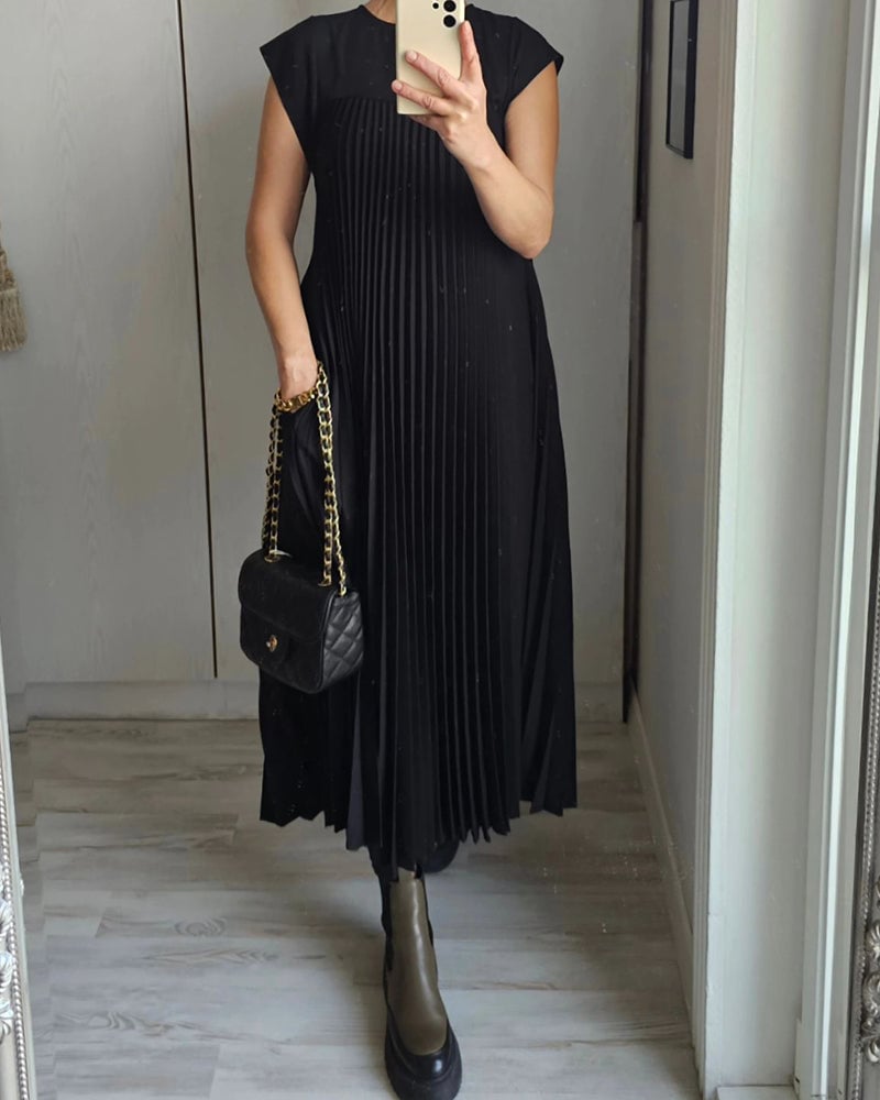 Annalise™ Pleated Elegance Maxi Dress